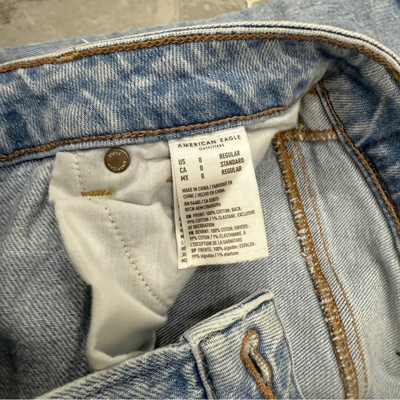 American Eagle Light Blue Mom Jeans - Picture 4 of 6